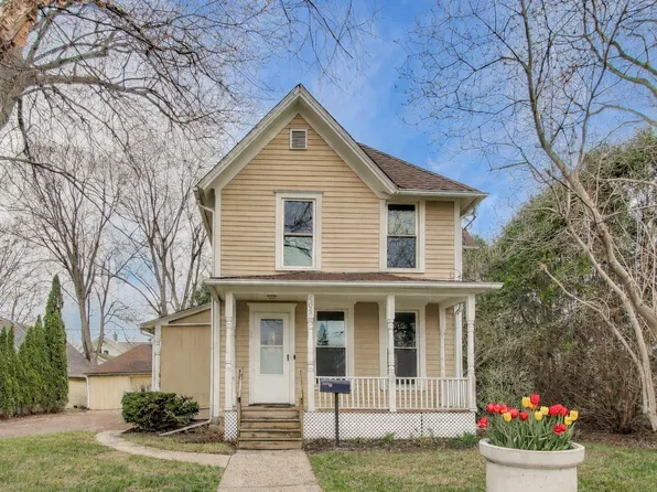 405 W Brown St, Harvard, IL 60033