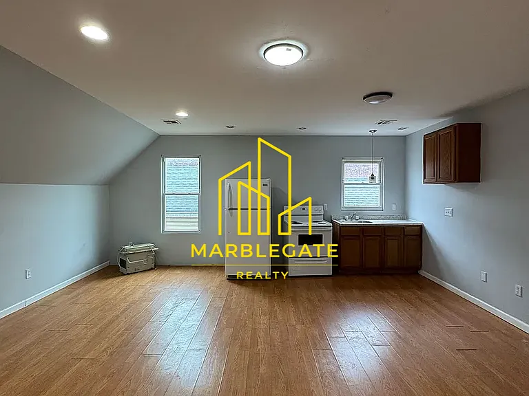 325 S Orange Ave #33 — Photo 2
