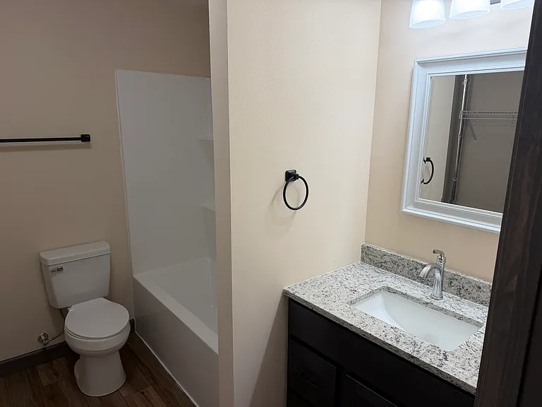 526 Gillham St — Photo 12