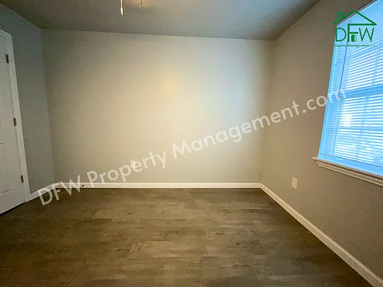 1808 NW Taft Ave — Photo 17
