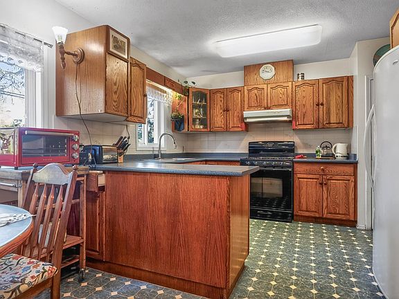 5th image of 8642 Harvie Rd