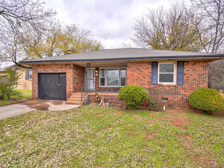 2845 Cambridge Ct — Photo 1