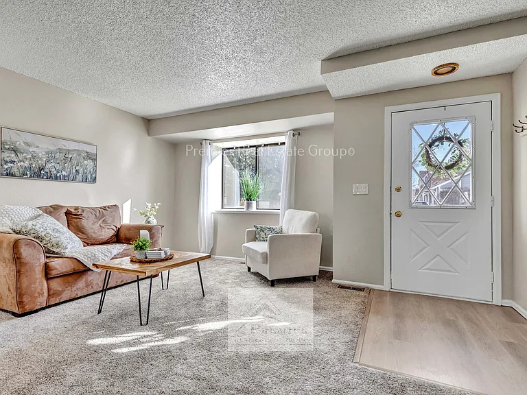 806 London Green Way — Photo 3