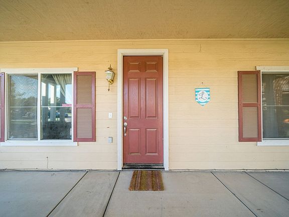 3rd image of 1056 N Mount Vernon Ave