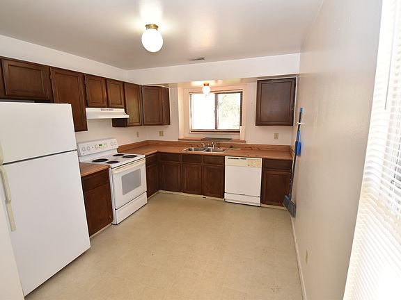 2nd image of 1050 Mazatlan Cir APT D