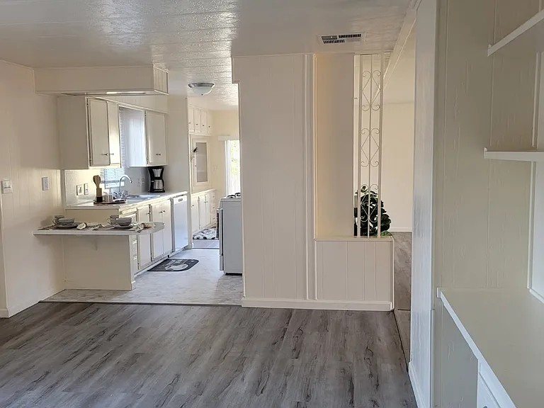 71R- Breakfast Nook