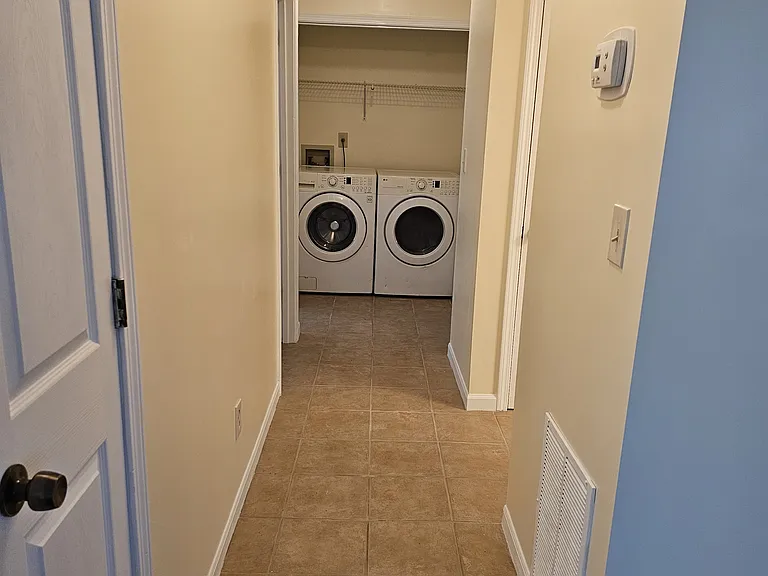 302 Wood Rdg — Photo 17