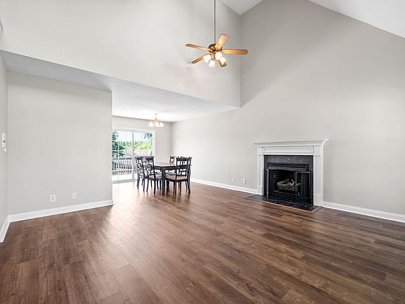 5th image of 680 Foxfield Dr