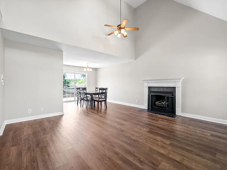 680 Foxfield Dr — Photo 5