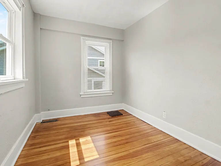 110 E Henry St #110 — Photo 6