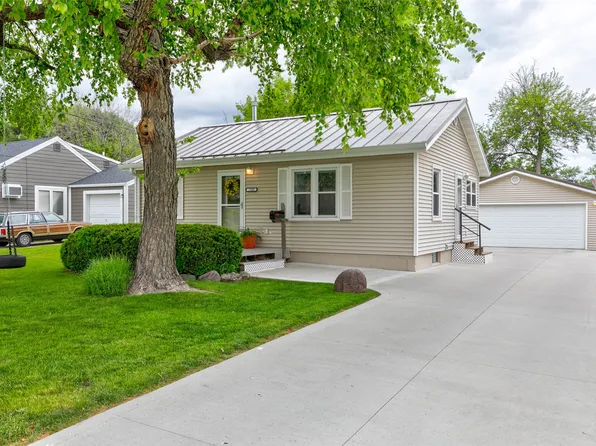 7103 Oliver Smith Dr, Urbandale, IA 50322