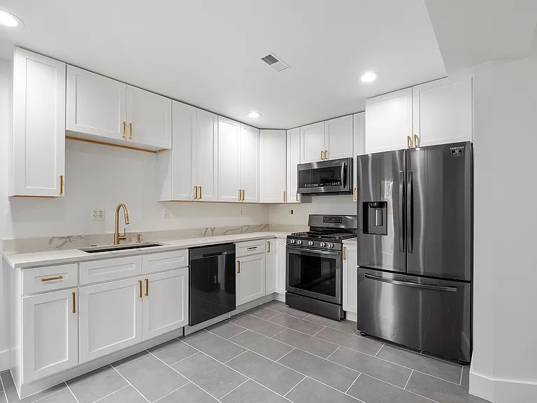 730 Newton Pl NW — Photo 1