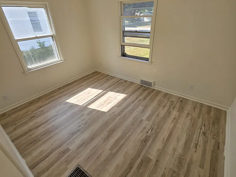 2221 Mayflower Ave — Photo 16
