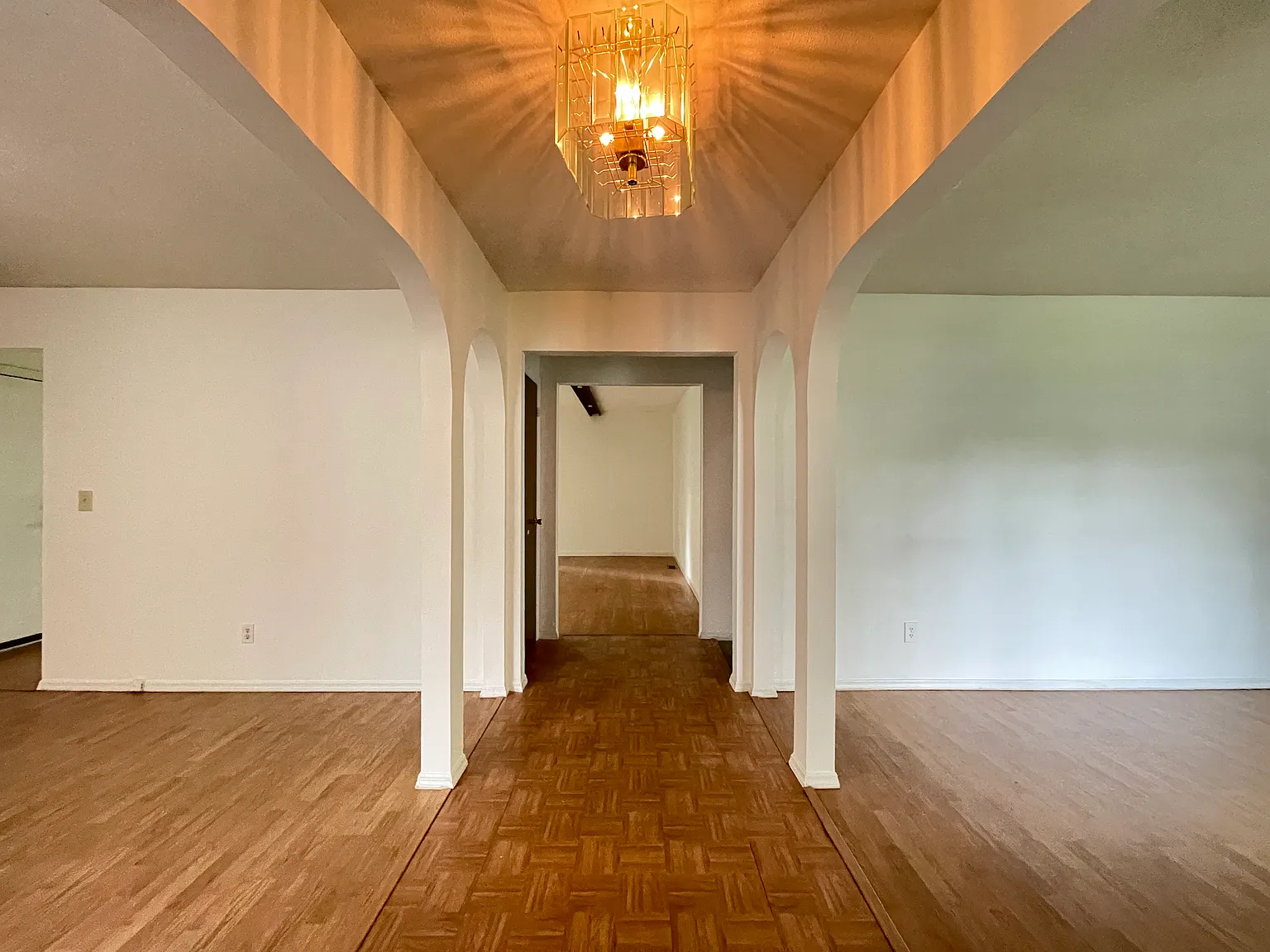3 bed, 1759 sqft, $2,200 — Photo 2