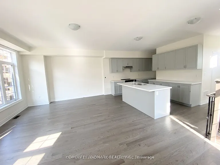 2 Phillipsen Way — Photo 2