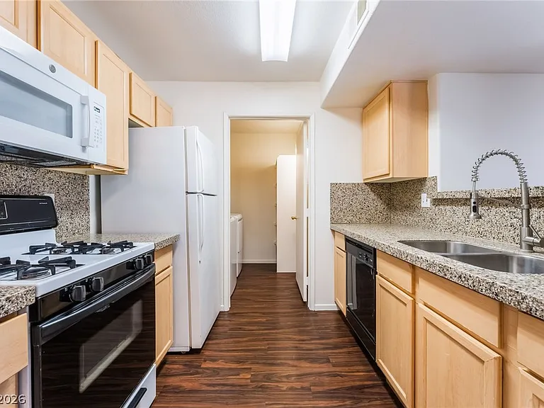 950 Seven Hills Dr #524 — Photo 15