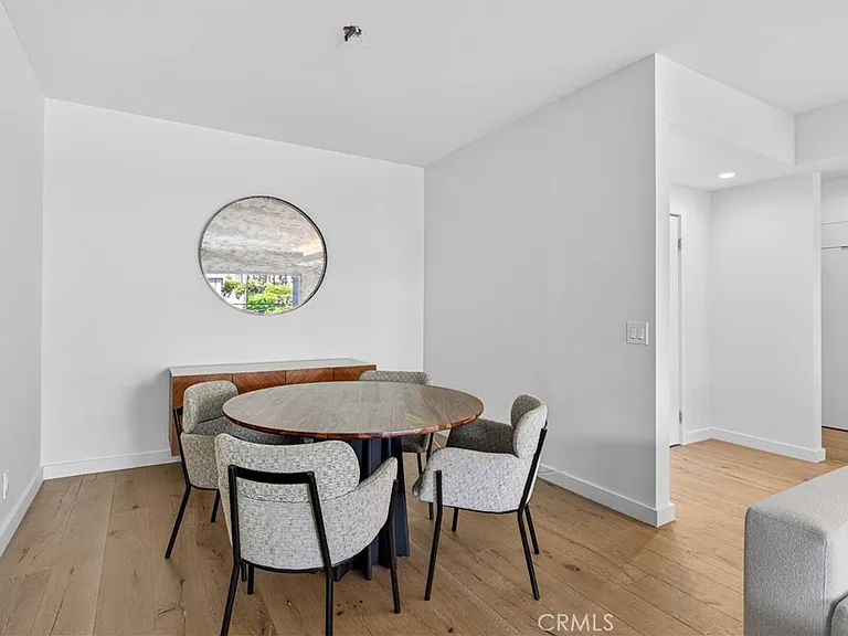 838 N Doheny Dr #505 — Photo 5