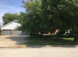 3112 Cumbria Dr, Bloomington, IL