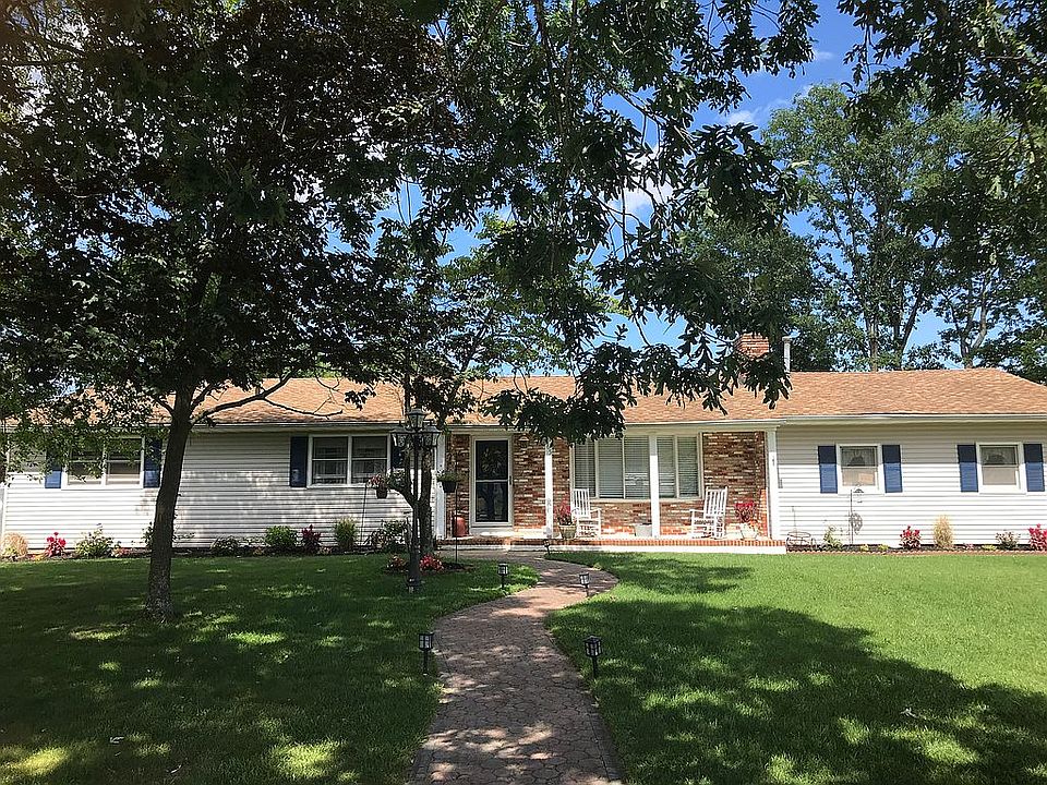 1st image of 365 Kildare Dr
