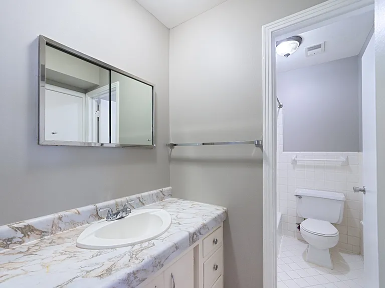612 Madison St #12 — Photo 9
