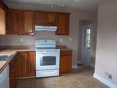 3rd image of 3606 Bunker Hill Dr
