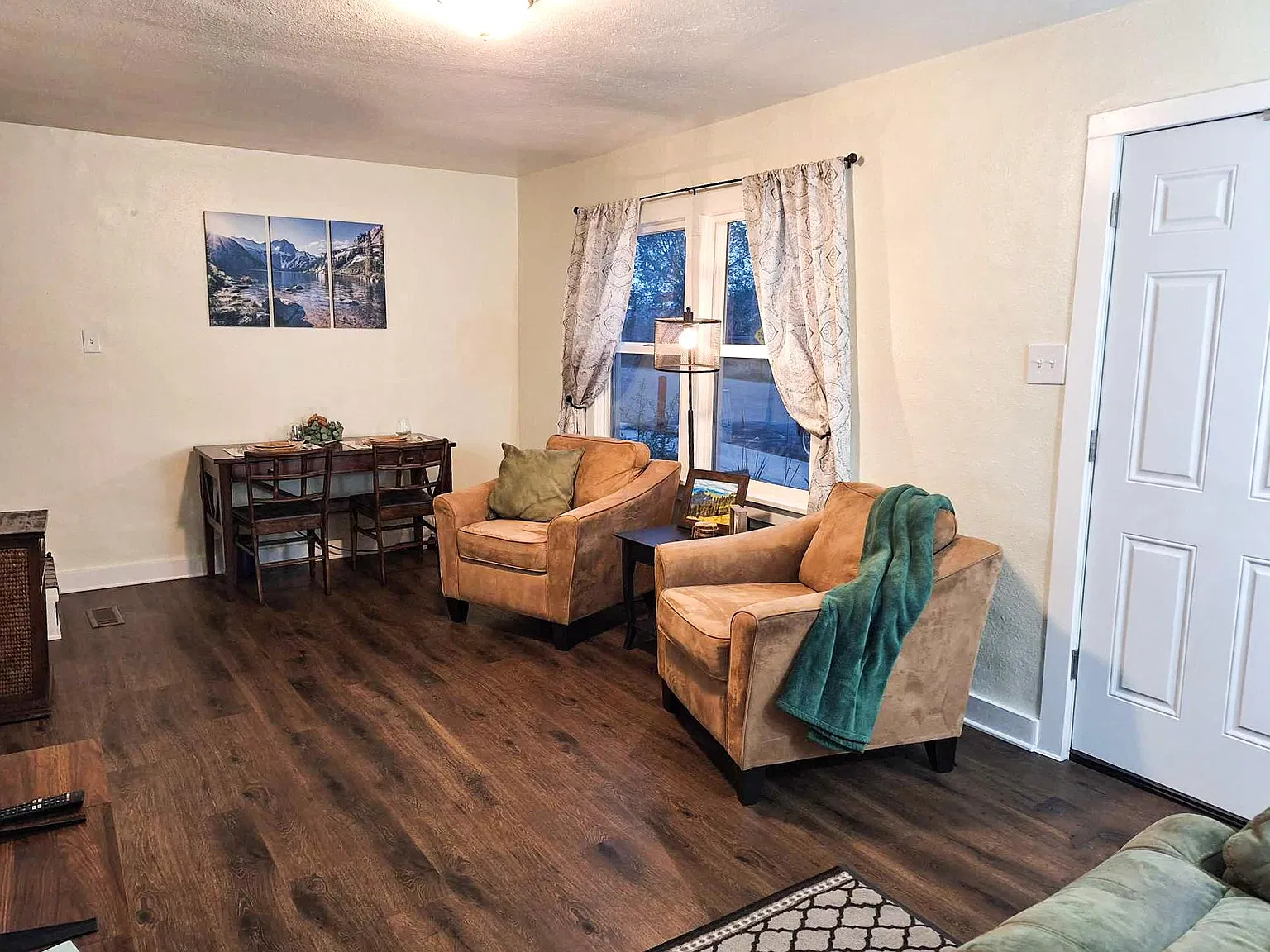 2 bed, 1300 sqft, $2,100 — Photo 4