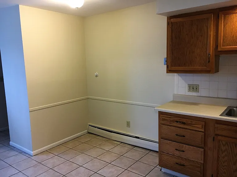 676 Riverview Dr — Photo 5
