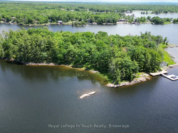 2 Island Dr #880, Georgian Bay, ON L0K 1S0