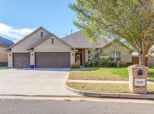 19509 Crest Ridge Dr, Edmond, OK 73012