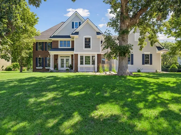 8940 Highview Ln, Woodbury, MN 55125