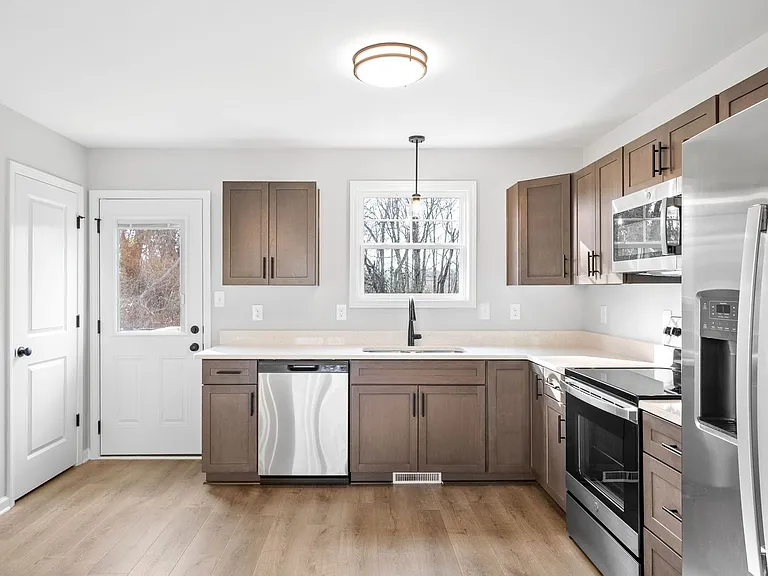 332 Church St — Photo 11