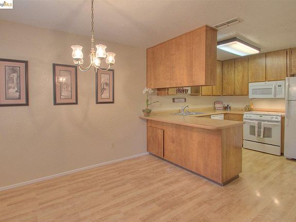 2nd image of 2708 Ivy Ln