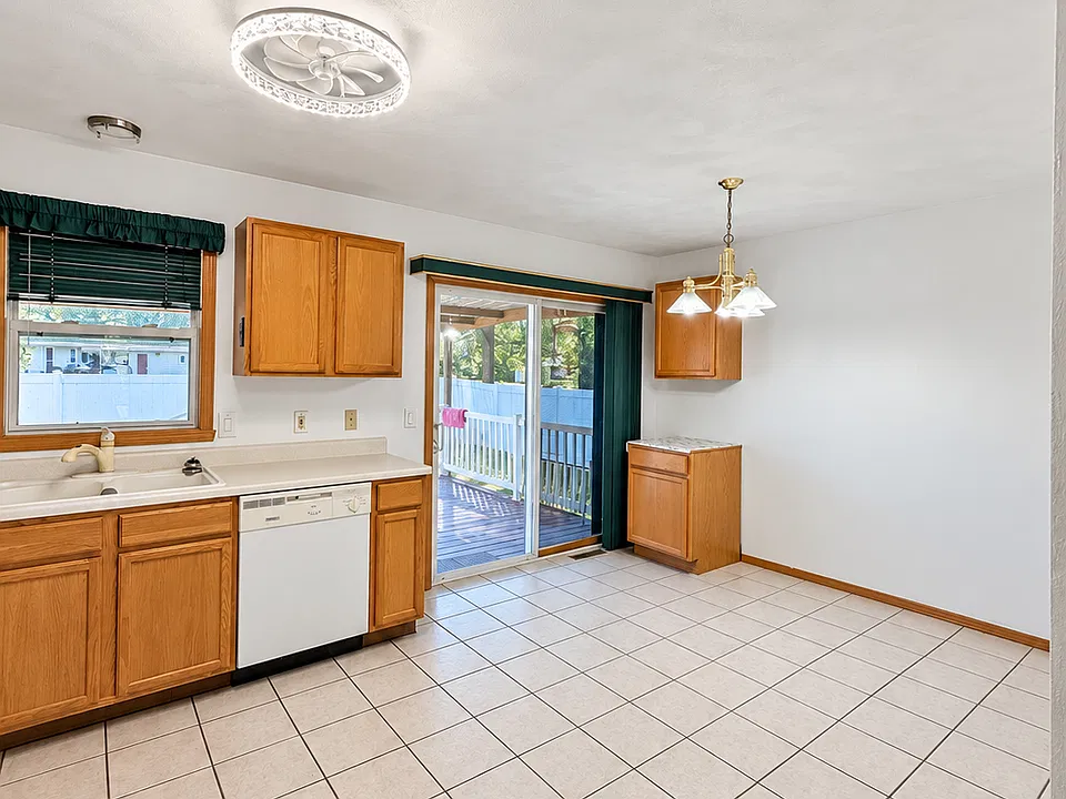 9215 Segunda Ln