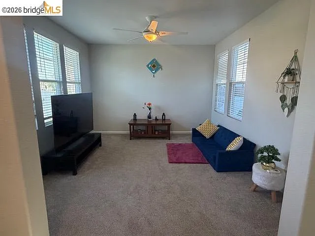 4 bed, 2.5 bath, 2935 sqft, $3,995 — Photo 3