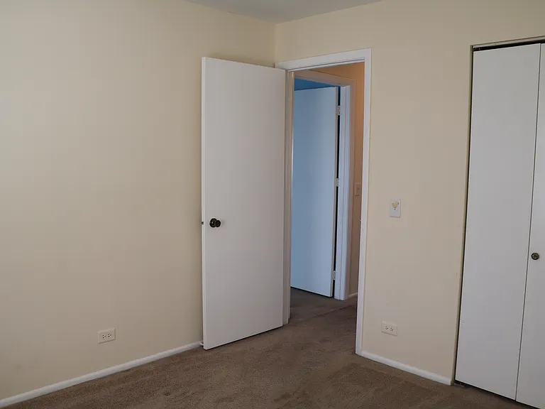 1054 Deerpath Ct — Photo 10