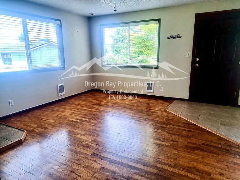 1025 Garfield Ave — Photo 4