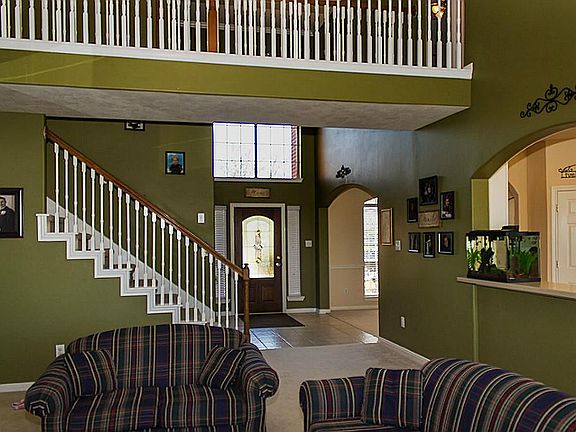 What a fantastic open living room!