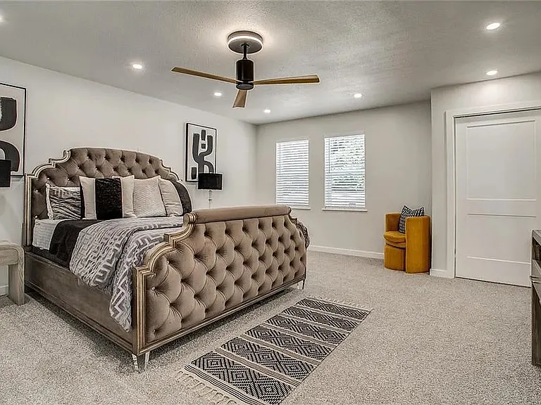 2027 Agnes Ave — Photo 8