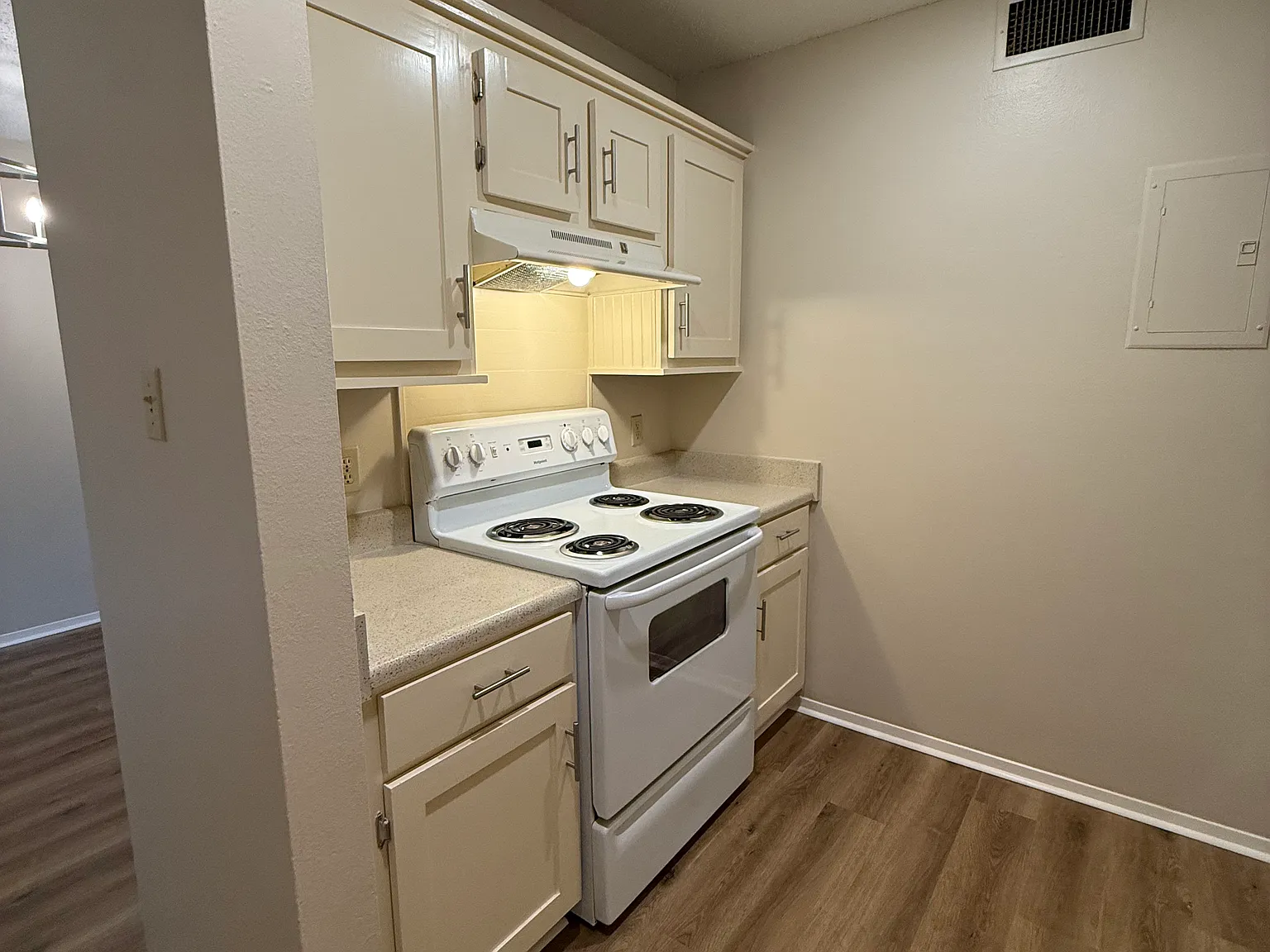 2 bed, 900 sqft, $875 — Photo 4
