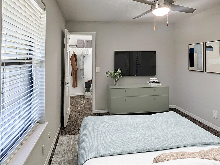 Vue at 1400 — Photo 31