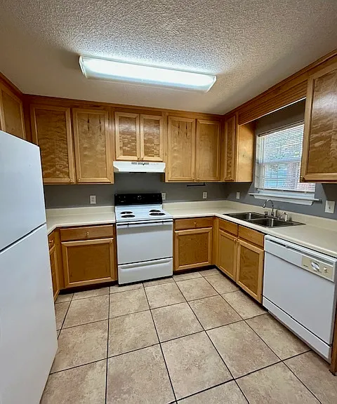 1501 Myrtle St — Photo 2