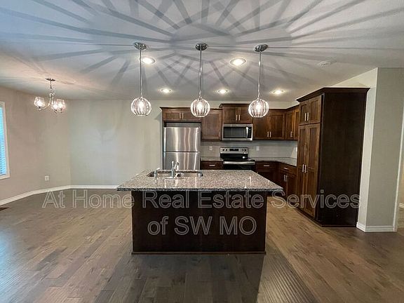 3rd image of 1210 N Culpepper Ave