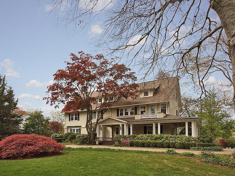 Picture Perfect Center Hall Colonial