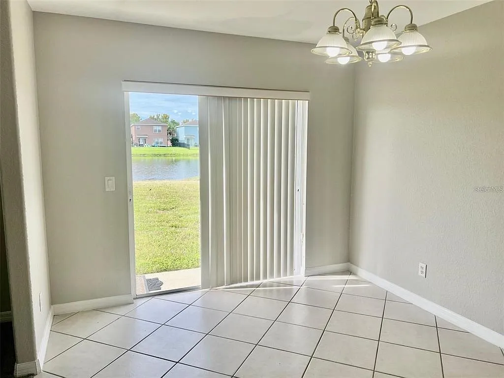 3 bed, 2.5 bath, 1837 sqft, $2,350 — Photo 4
