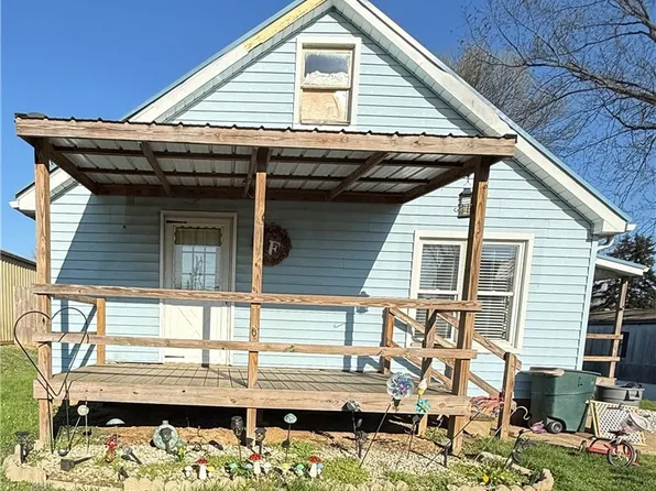 1748 S Lawn Ave, Coshocton, OH 43812