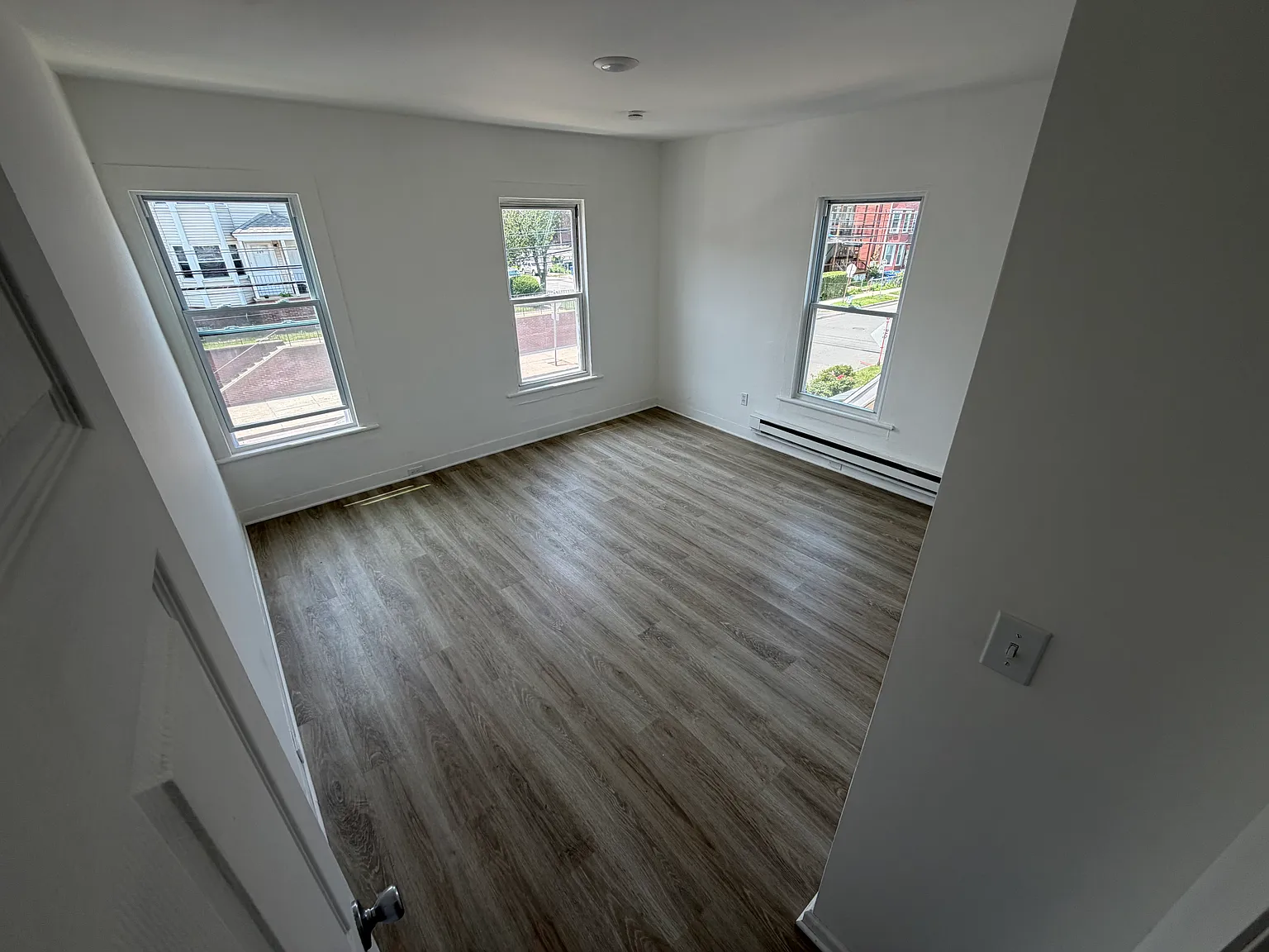 2 bed, 1000 sqft, $1,800 — Photo 1
