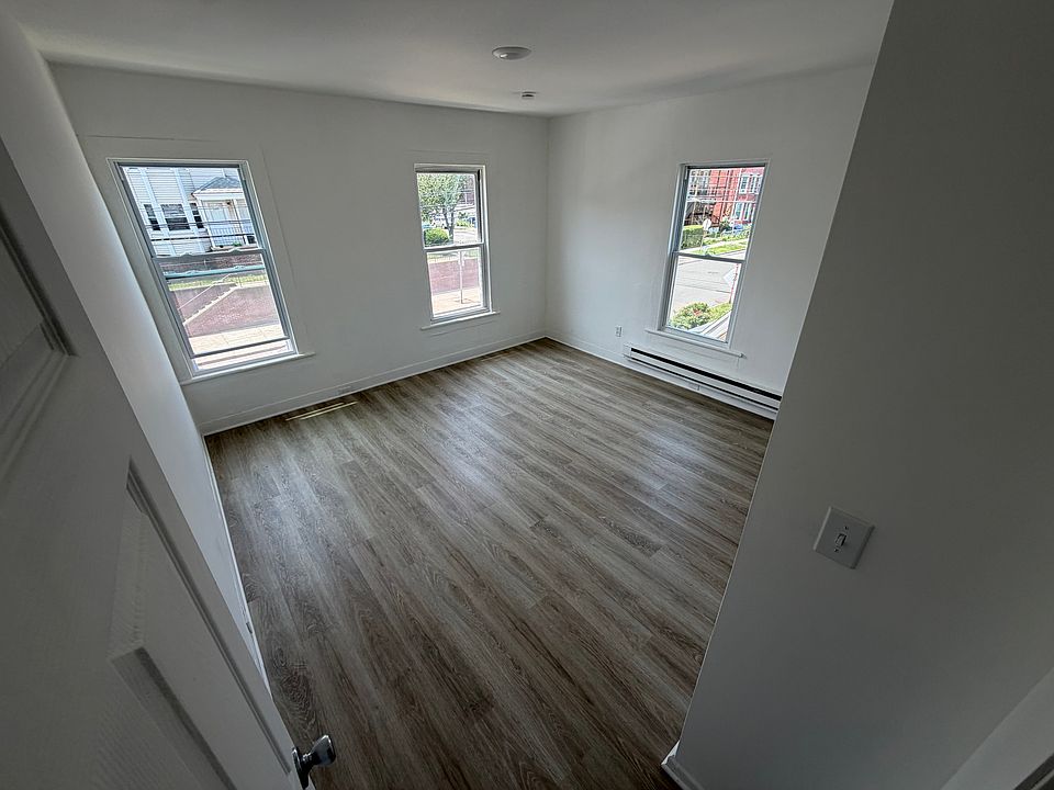 1st image of 296 Broad St #2
