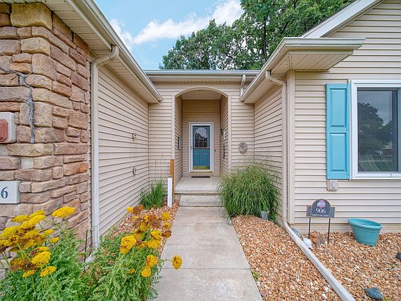 3rd image of 906 Essex Park Dr