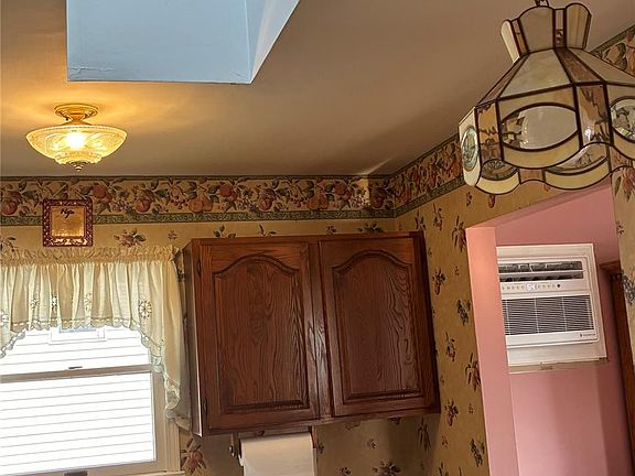 4th image of 148 Harrison Avenue