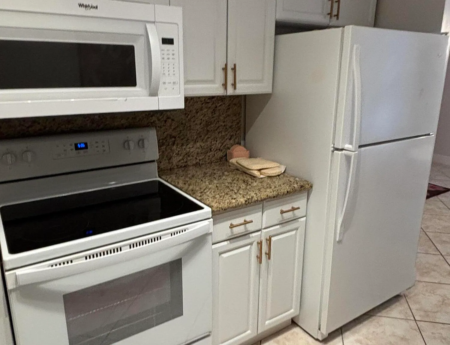 3 bed, 2.0 bath, 1496 sqft, $2,400 — Photo 4